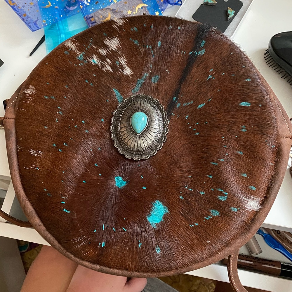 Round cowhide bag